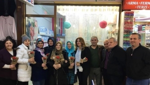  "Kadınlara Gül verin, Gülünüz Yoksa Gülüverin"