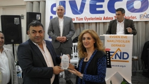 ONURSAL ÜYE AYILMAZDIR'IN PLAKETİNİ BAŞKANIMIZ KAYA VERDİ